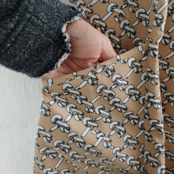 Jessica Simpson Thelma Taupe Dress Sleeveless Pocket Mock Neck Size 2 - Picture 5 of 12